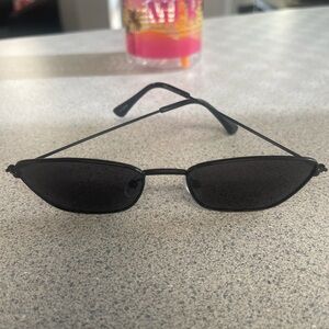 Chic Black Sunglasses